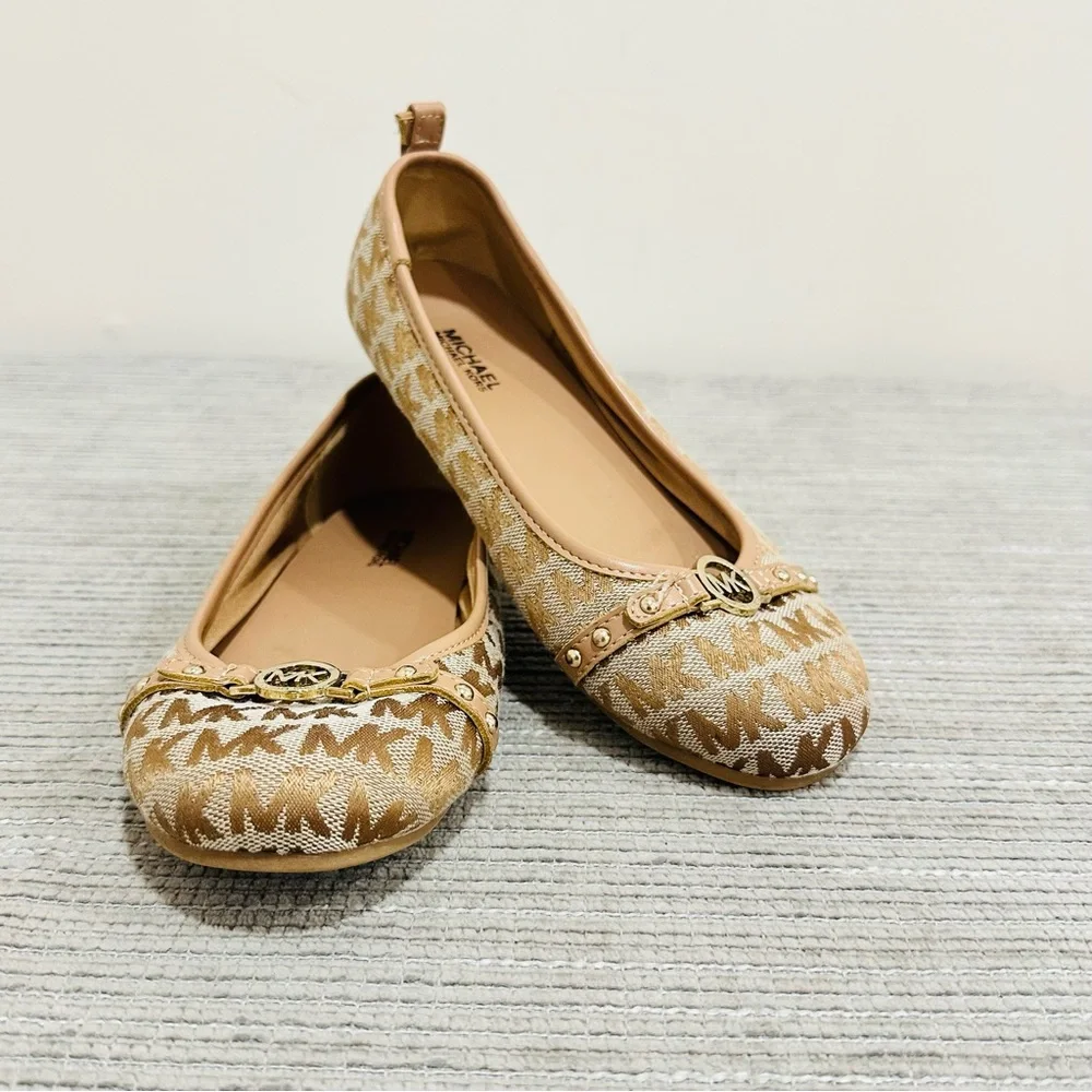 Michael Kors Fatima Ballet Flats Slip On Shoes Tan Monogram Size 3‎